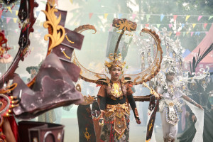 Ambal Costume Carnival 2026, Bupati Lilis Nuryani Apresiasi Kreativitas Pemuda dan Penguatan UMKM Desa Wisata Ambalresmi