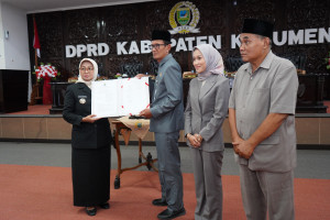 DPRD dan Bupati Kebumen Teken Persetujuan 3 Raperda Penting, Ini Rinciannya
