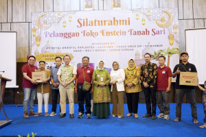 Dari Usaha Rumahan ke Omzet Luar Biasa, Industri Jas Hujan Kebumen dapat Jempol dari Bupati