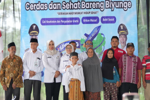 Dekatkan Layanan Kesehatan ke Pelosok, Bupati Kebumen Tinjau Gerakan Masyarakat Hidup Sehat di Watukelir