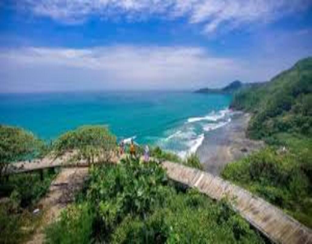 Pantai Surumanis