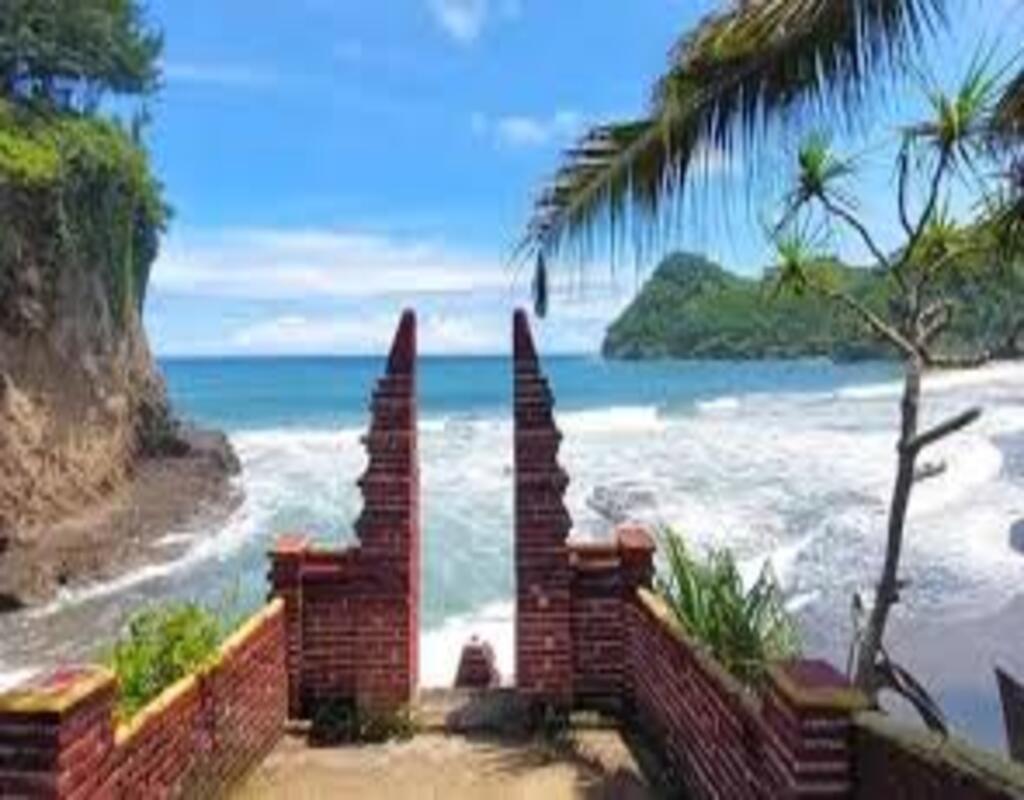 Pantai Watubale